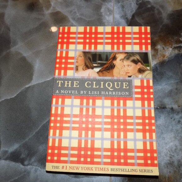 The Clique by Lisi Harrison (Paperback: Young Adult Fiction) NEW - Picture 1 of 3